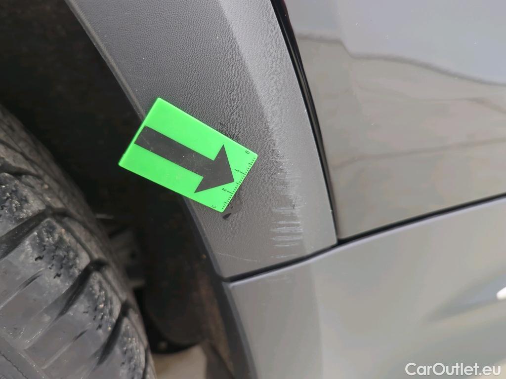  Mercedes  GLB  200 #14