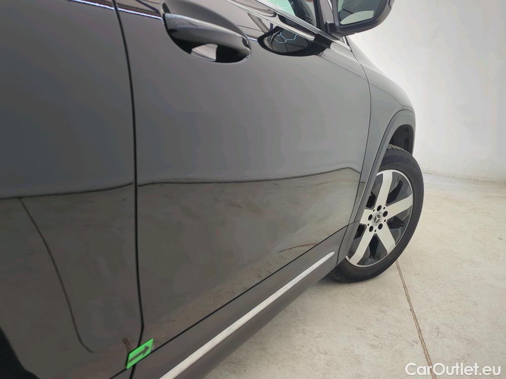  Mercedes  GLB  200 #33