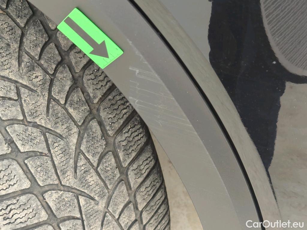  Mercedes  GLB  200 #10