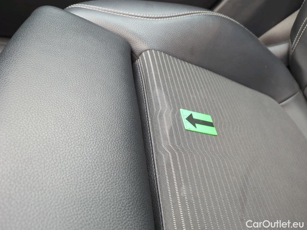  Mercedes  GLB  200 #30