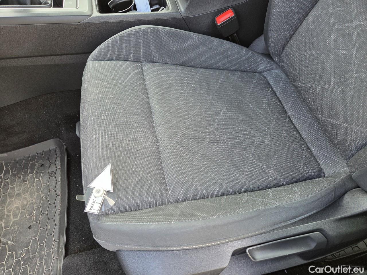  Volkswagen  Golf  Life 1.0 TSI #44