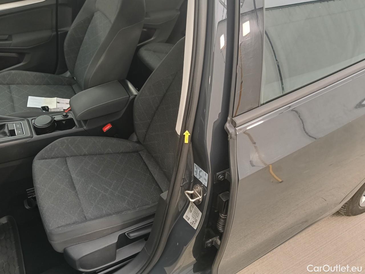  Volkswagen  Golf  Life 1.0 TSI #33