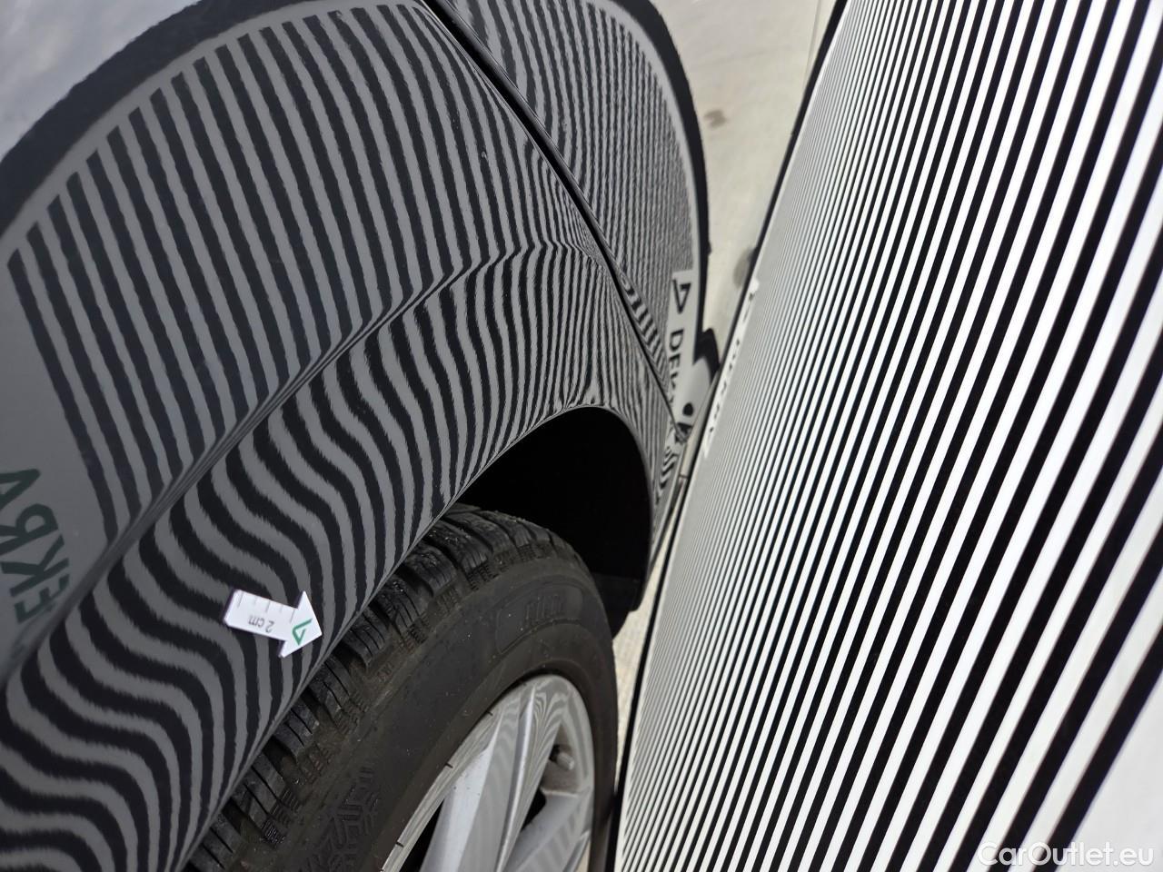  Volkswagen  Golf  Life 1.0 TSI #32