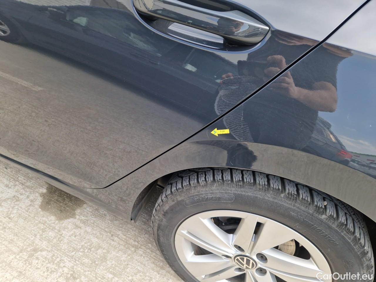  Volkswagen  Golf  Life 1.0 TSI #31