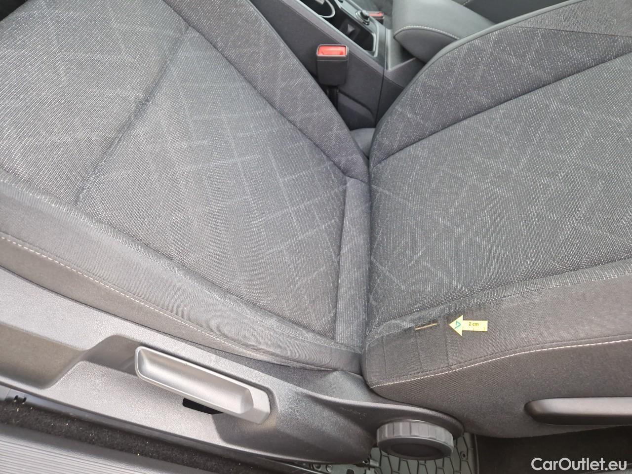  Volkswagen  Golf  Life 1.0 TSI #39