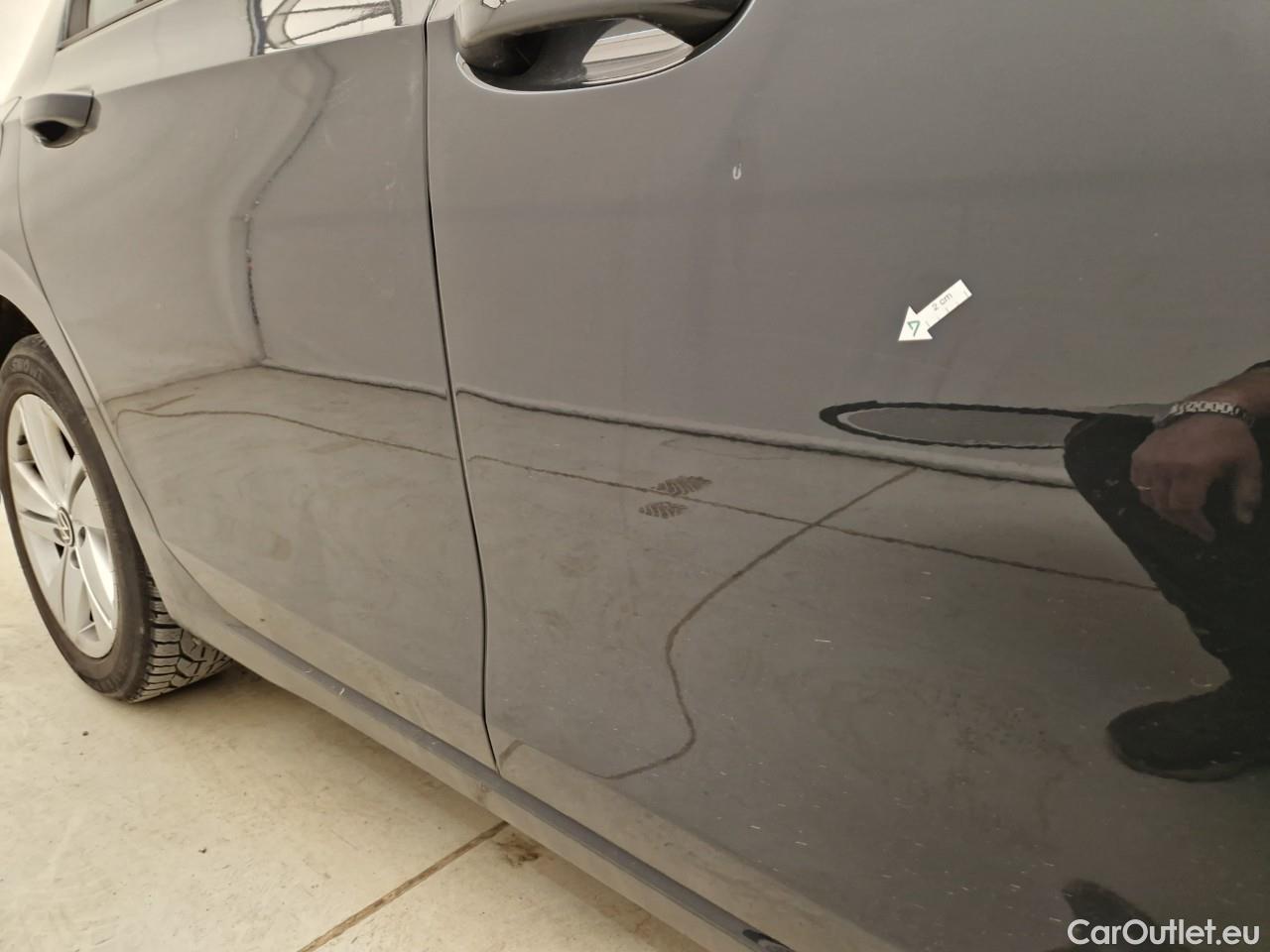  Volkswagen  Golf  Life 1.0 TSI #31