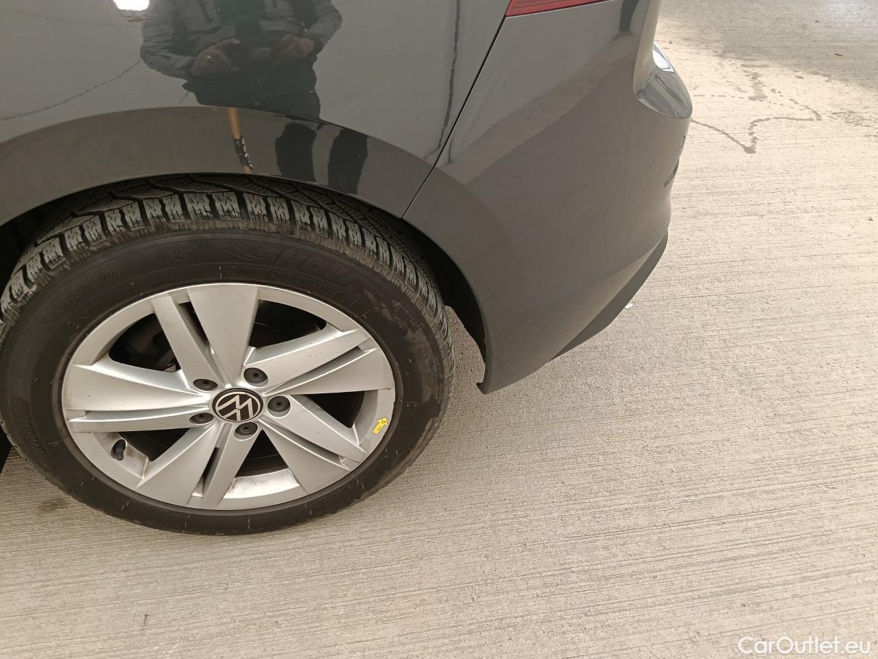  Volkswagen  Golf  Life 1.0 TSI #28