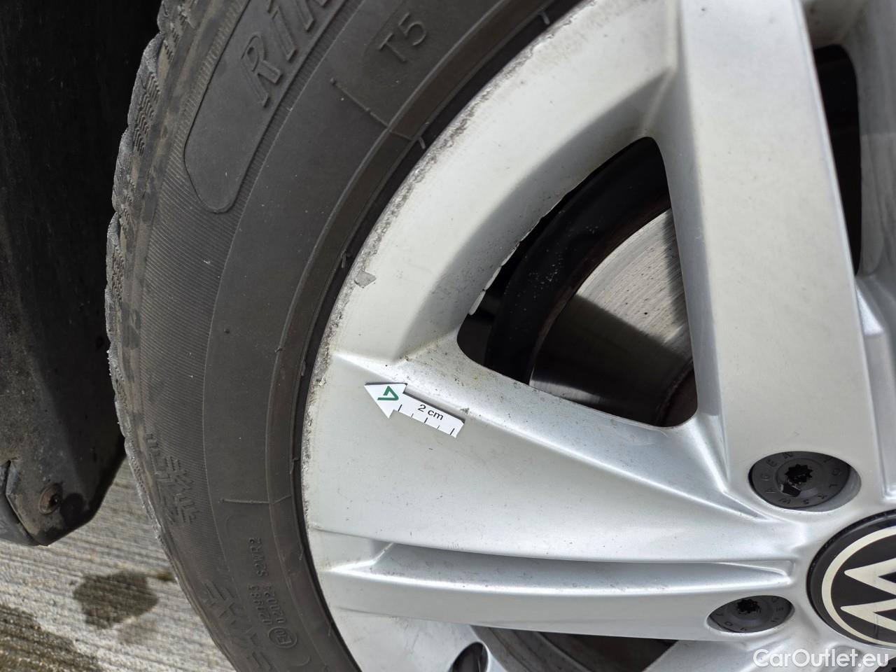  Volkswagen  Golf  Life 1.0 TSI #20