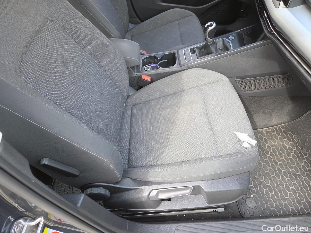  Volkswagen  Golf  Life 1.0 TSI #50