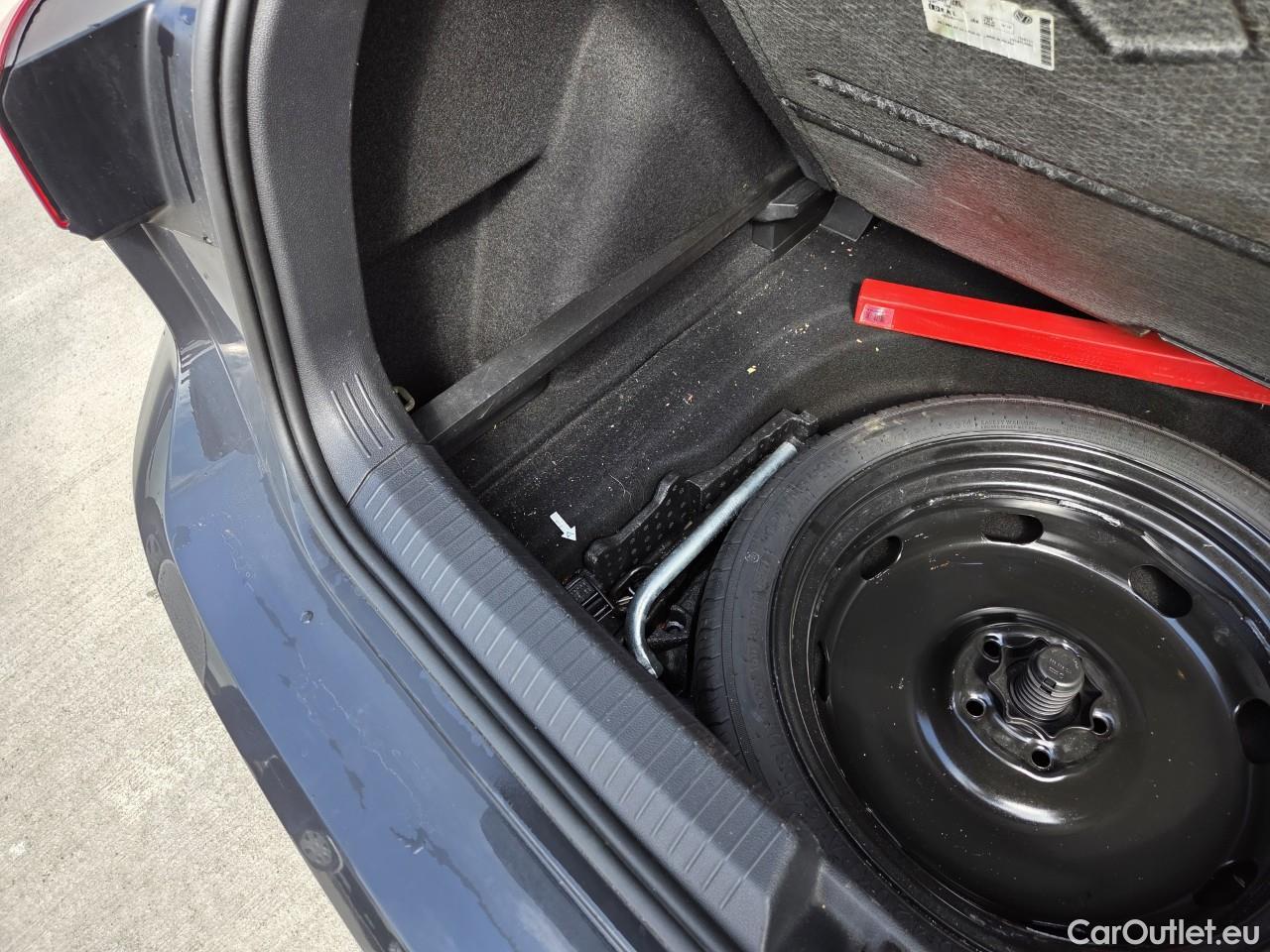  Volkswagen  Golf  Life 1.0 TSI #56