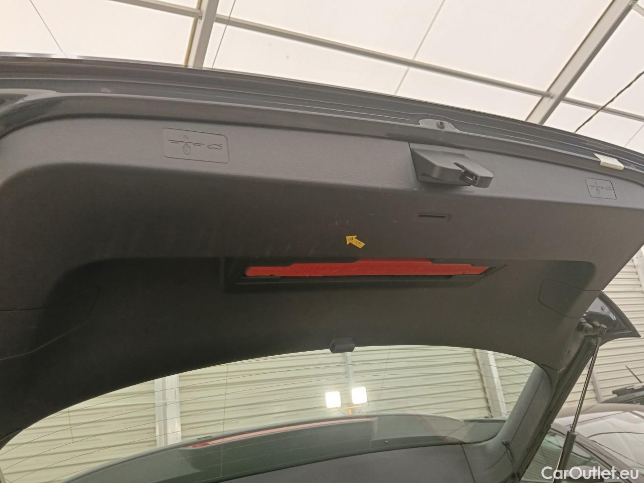  Volkswagen  Golf  Life 1.0 TSI #21