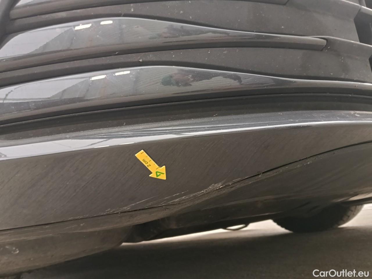  Volkswagen  Golf  Life 1.0 TSI #9