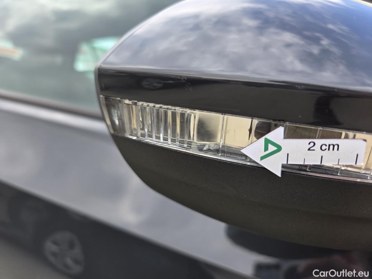  Volkswagen  Golf  Life 1.0 TSI #23