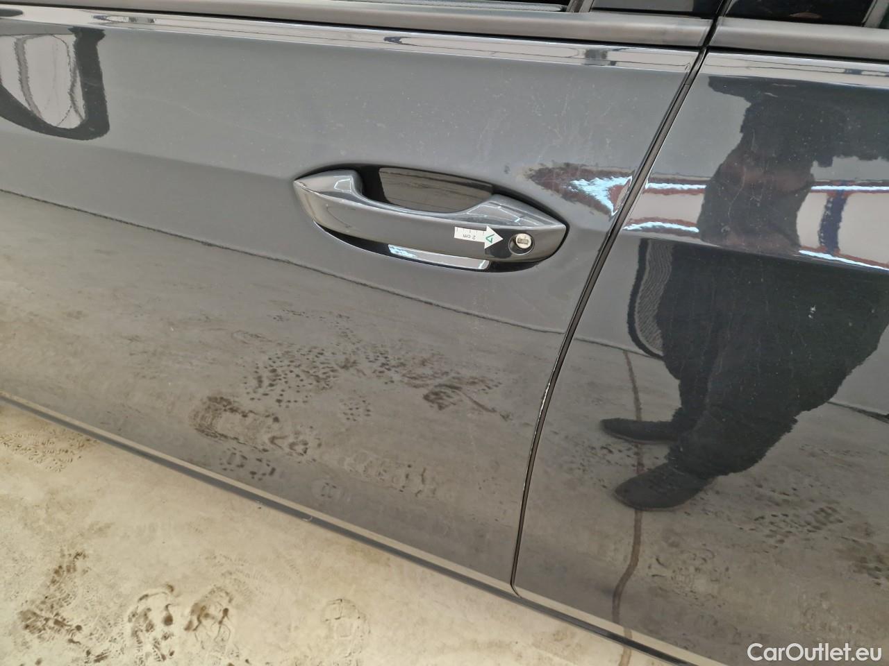  Volkswagen  Golf  Life 1.0 TSI #3