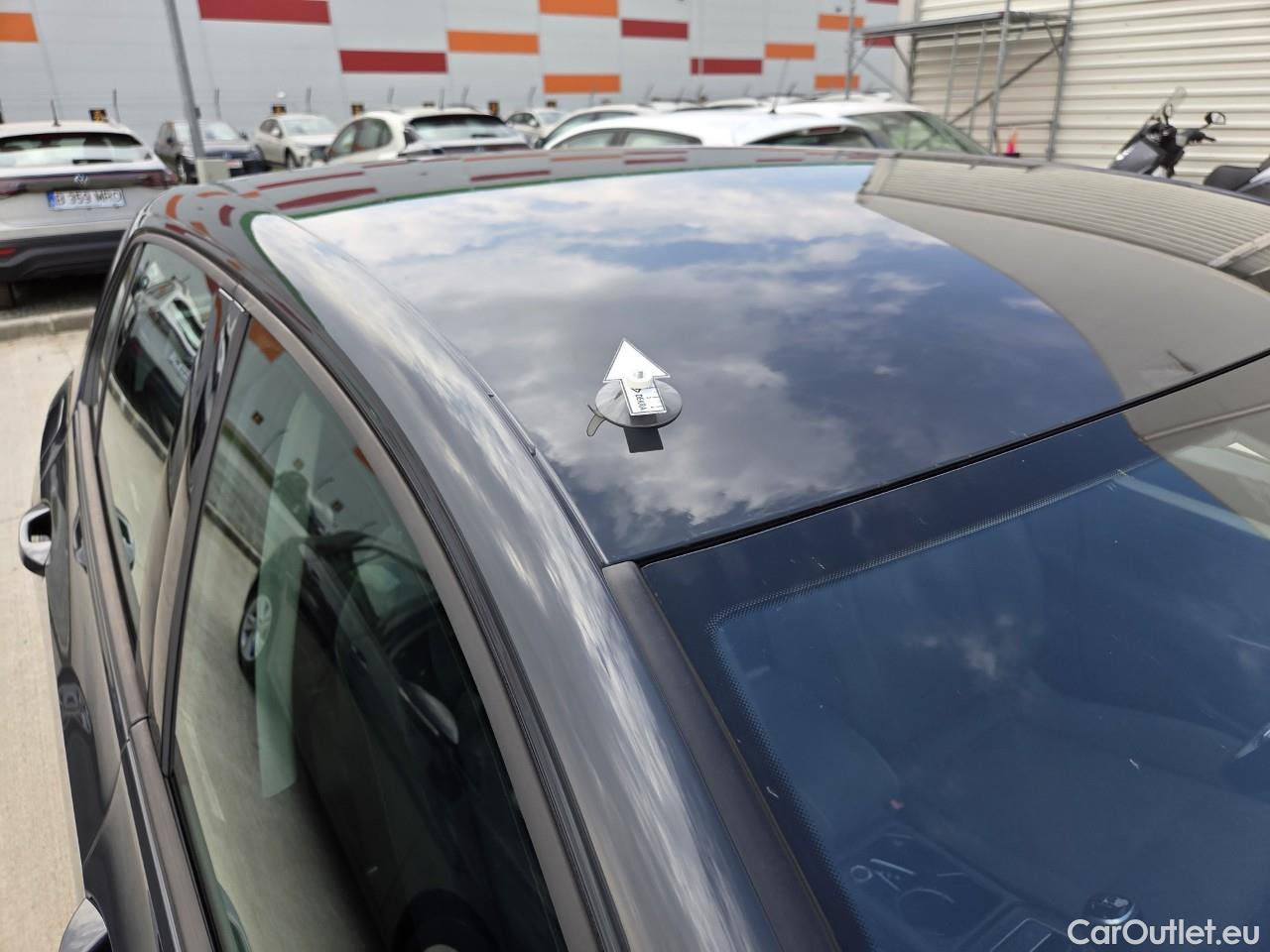  Volkswagen  Golf  Life 1.0 TSI #38