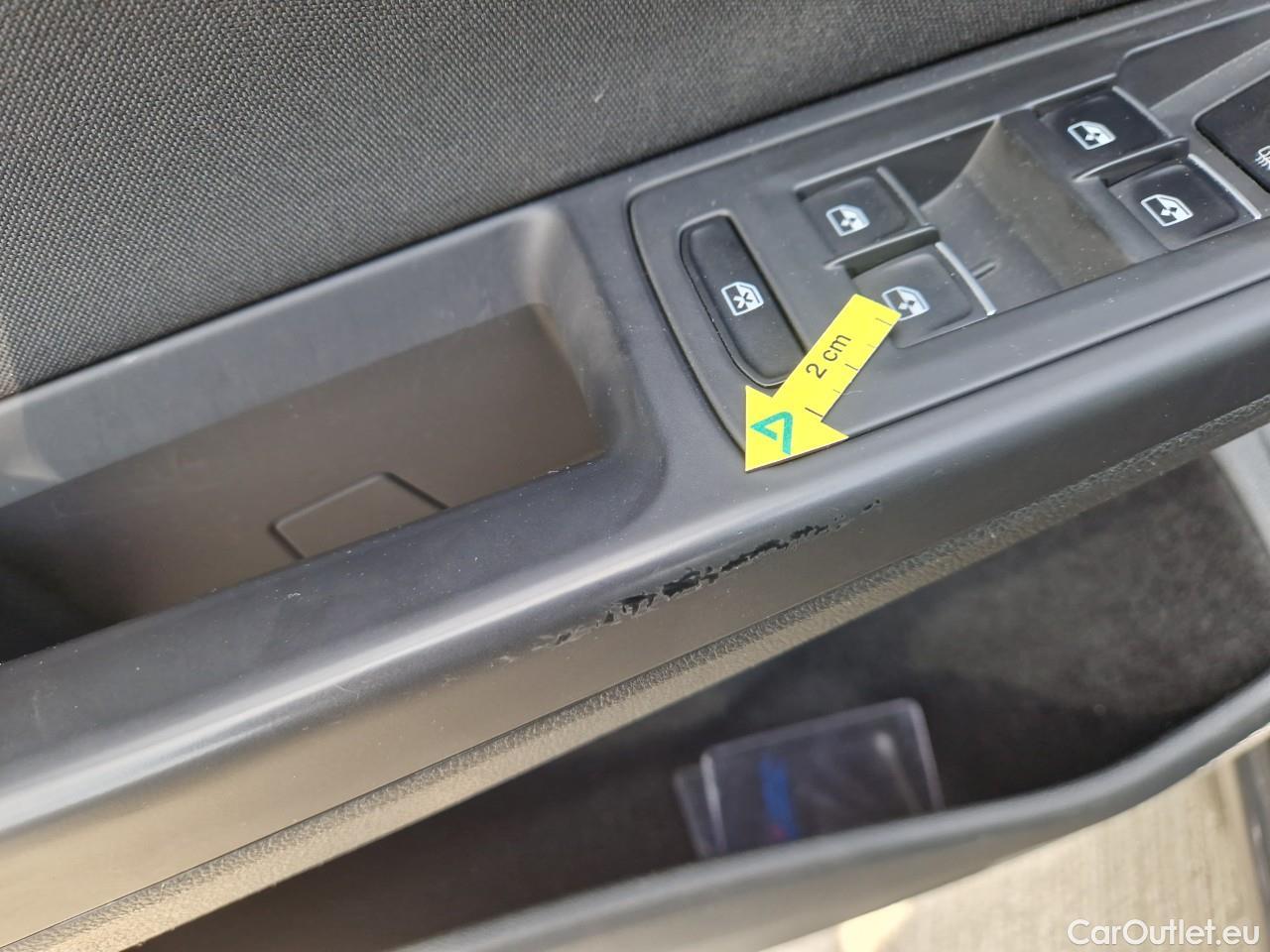  Volkswagen  Golf  Life 1.0 TSI #37