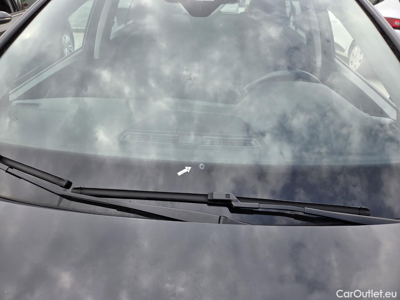  Volkswagen  Golf  Life 1.0 TSI #17