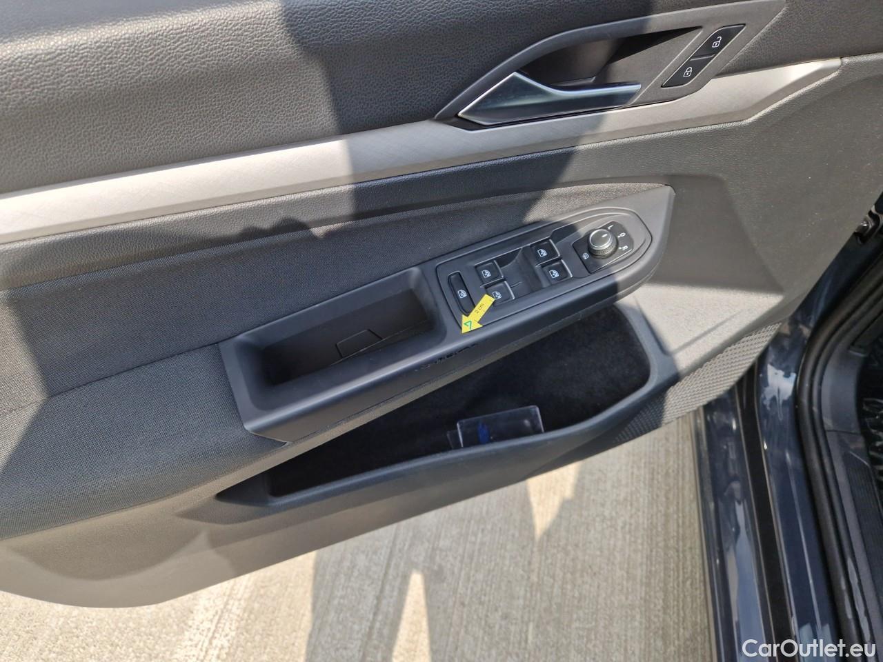  Volkswagen  Golf  Life 1.0 TSI #38