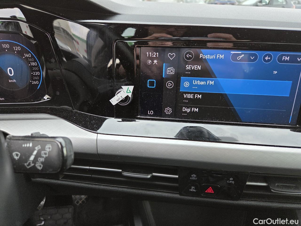  Volkswagen  Golf  Life 1.0 TSI #60