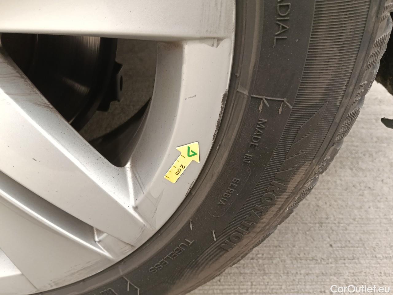  Volkswagen  Golf  Life 1.0 TSI #27