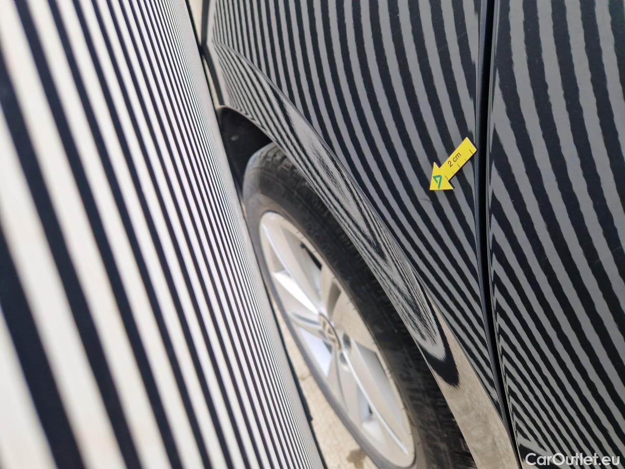  Volkswagen  Golf  Life 1.0 TSI #23