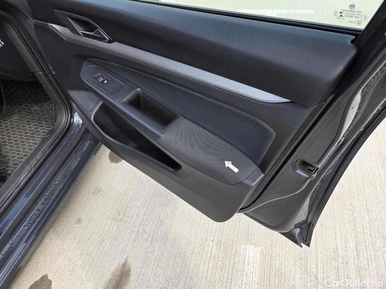  Volkswagen  Golf  Life 1.0 TSI #49