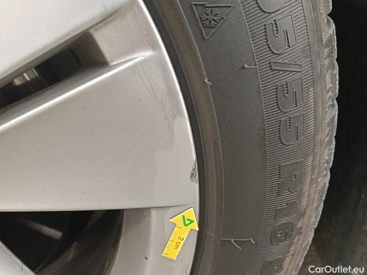  Volkswagen  Golf  Life 1.0 TSI #8