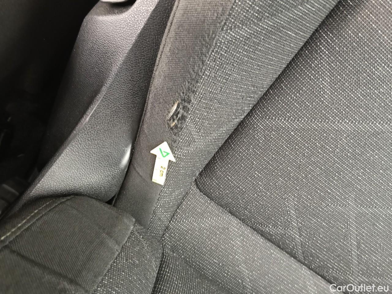  Volkswagen  Golf  Life 1.0 TSI #31