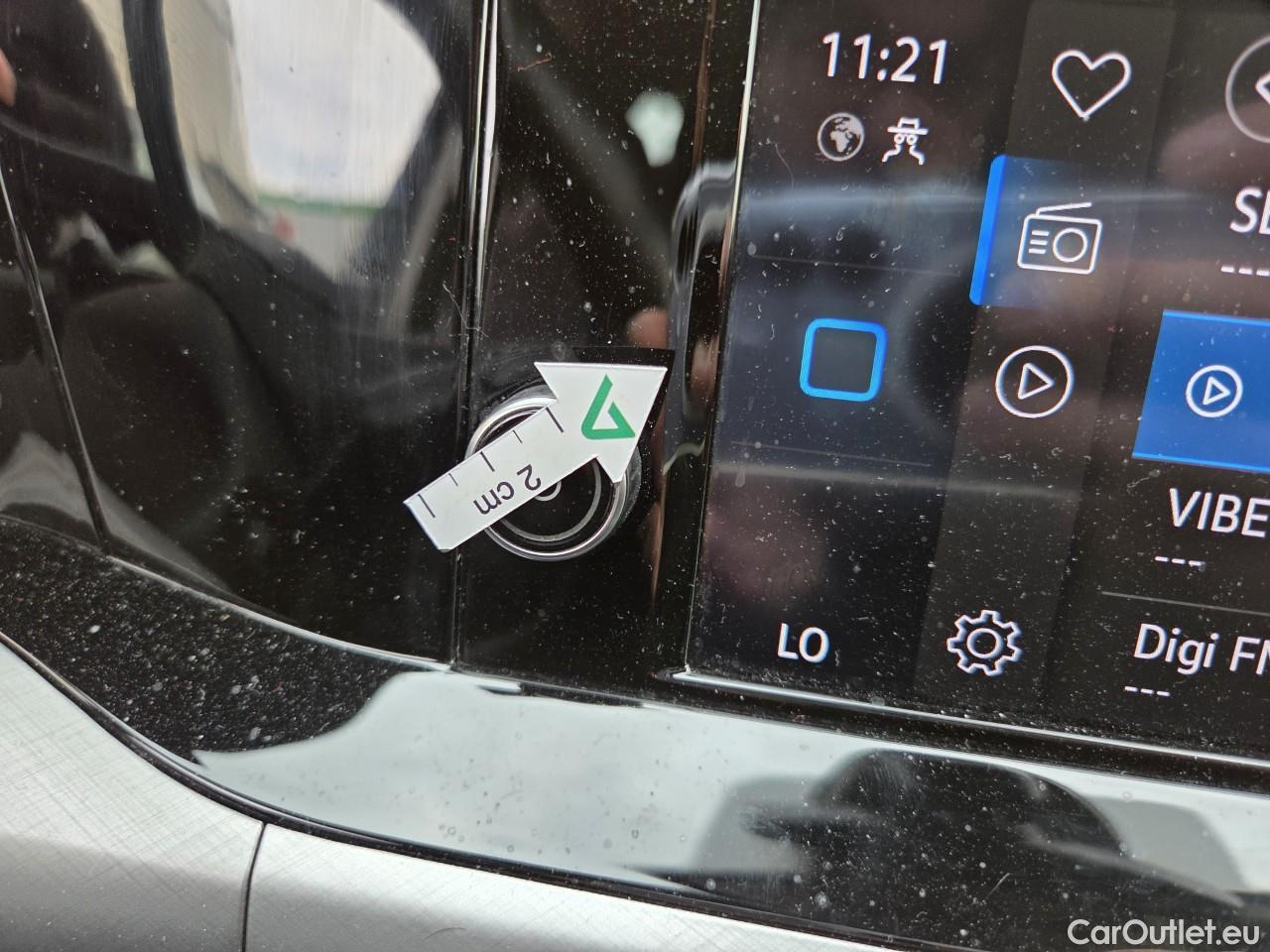  Volkswagen  Golf  Life 1.0 TSI #61