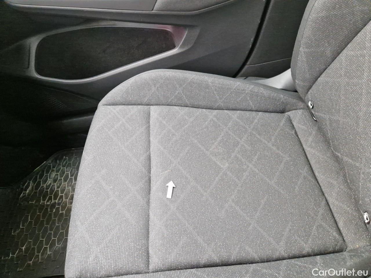  Volkswagen  Golf  Life 1.0 TSI #49