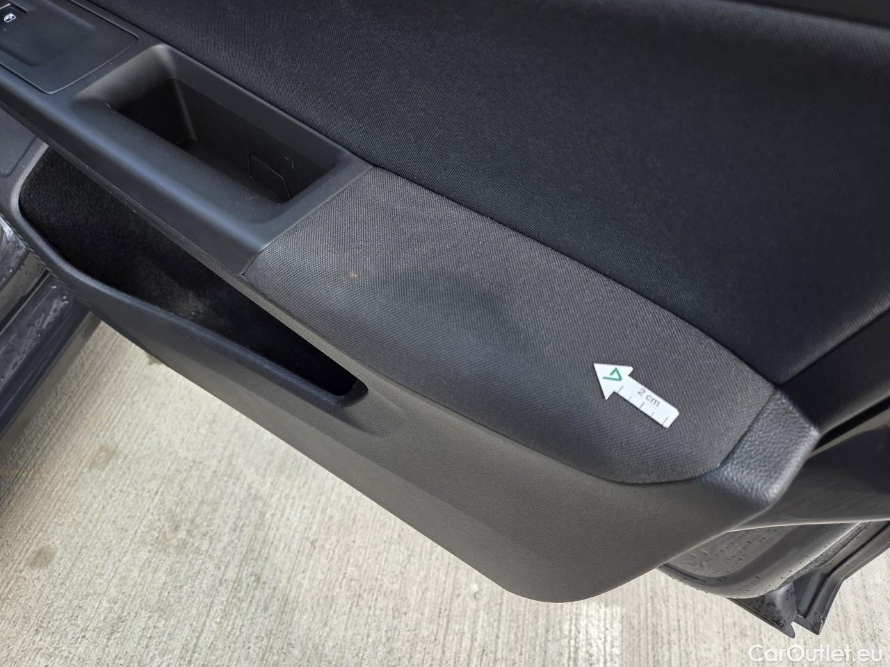  Volkswagen  Golf  Life 1.0 TSI #48