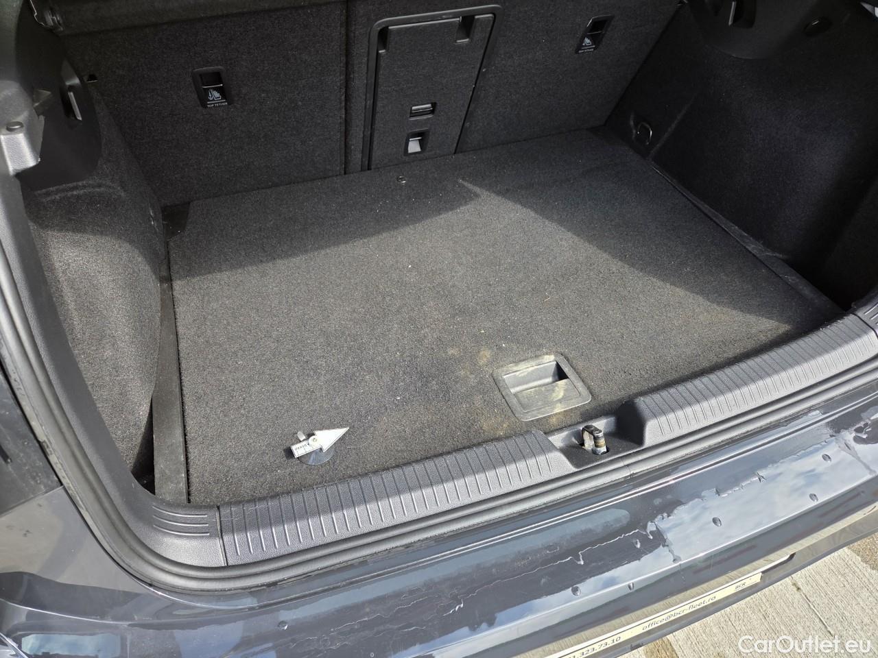  Volkswagen  Golf  Life 1.0 TSI #55