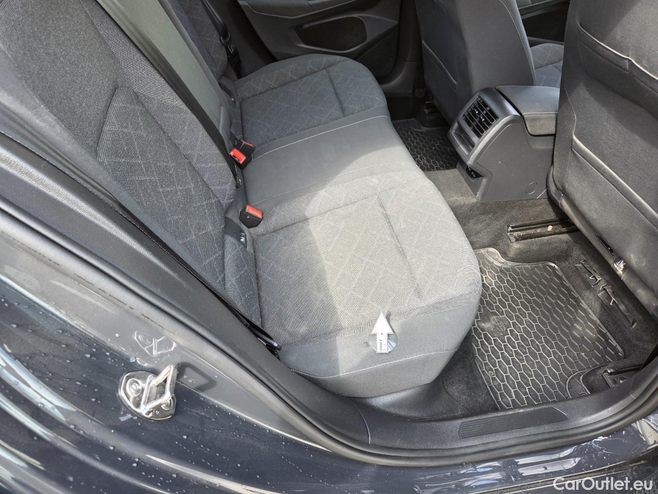  Volkswagen  Golf  Life 1.0 TSI #52