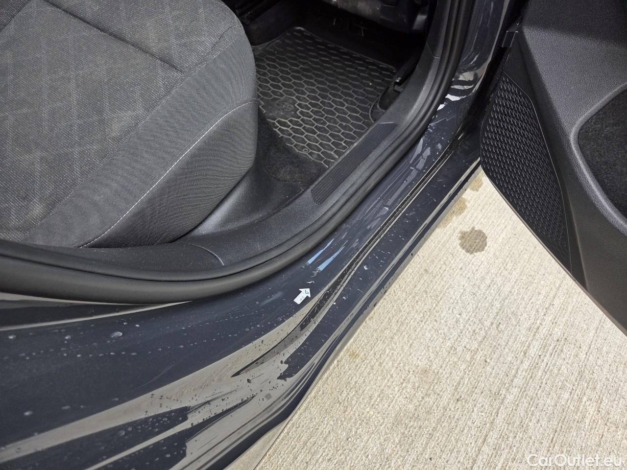  Volkswagen  Golf  Life 1.0 TSI #26