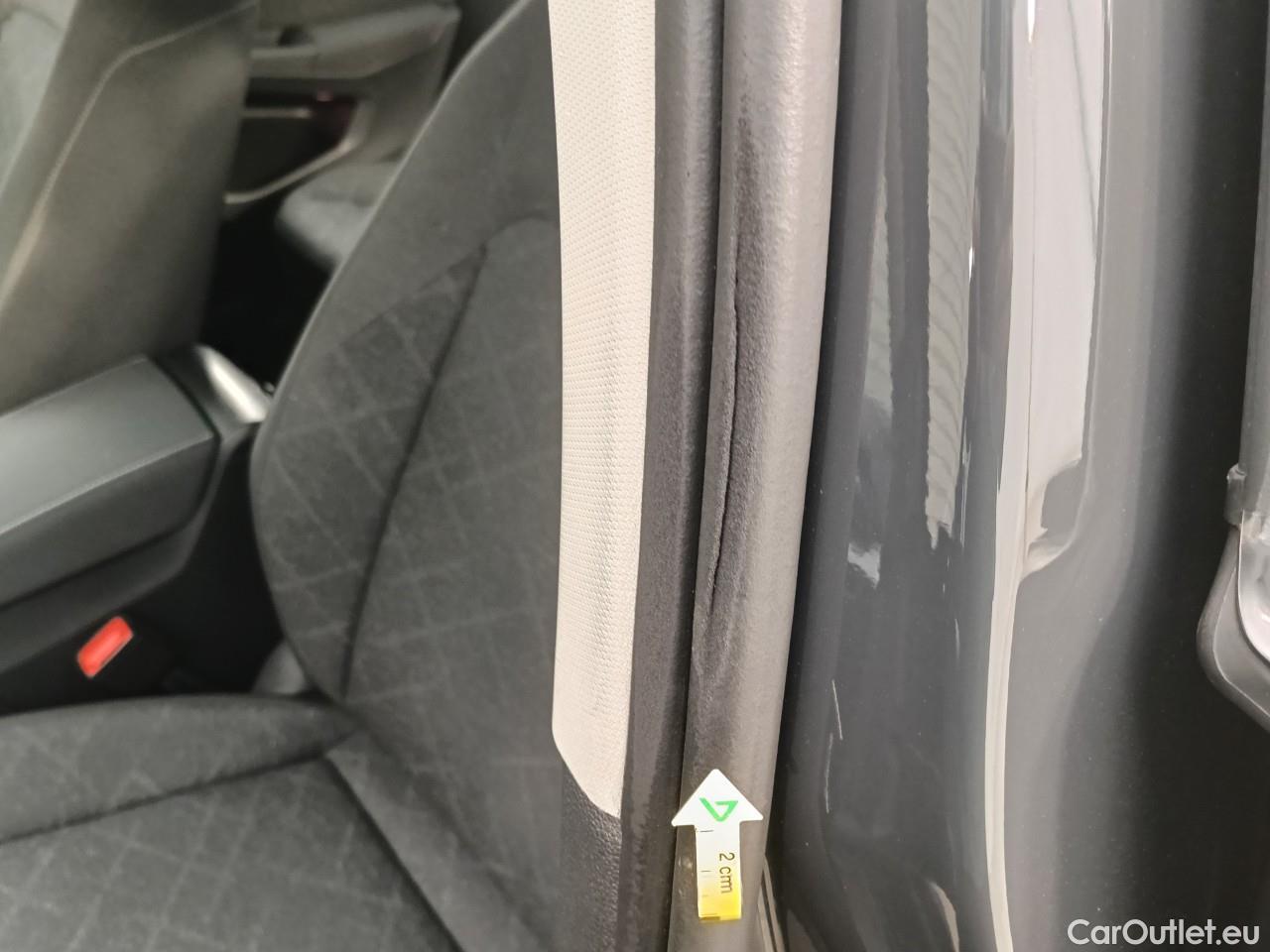  Volkswagen  Golf  Life 1.0 TSI #34