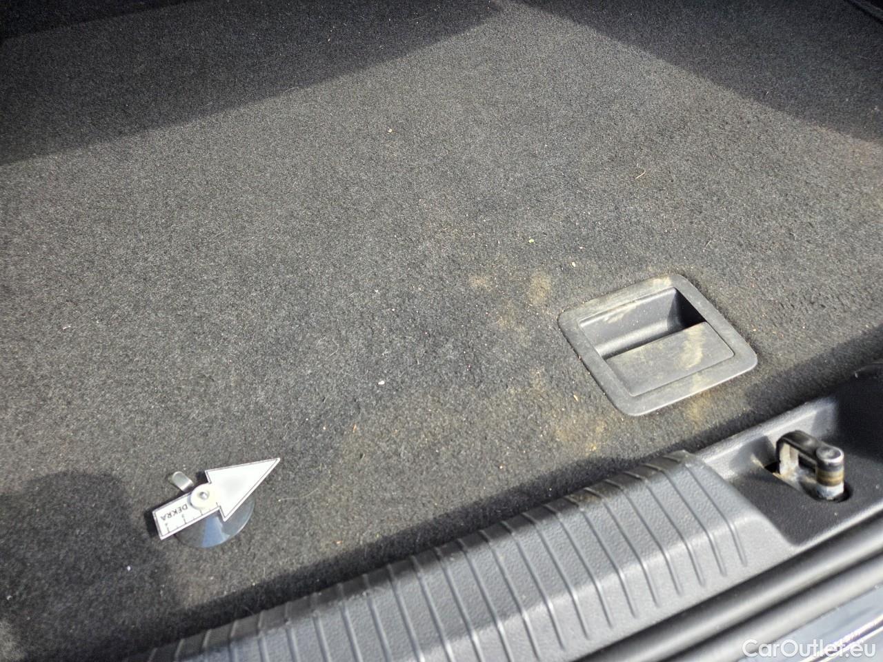  Volkswagen  Golf  Life 1.0 TSI #54