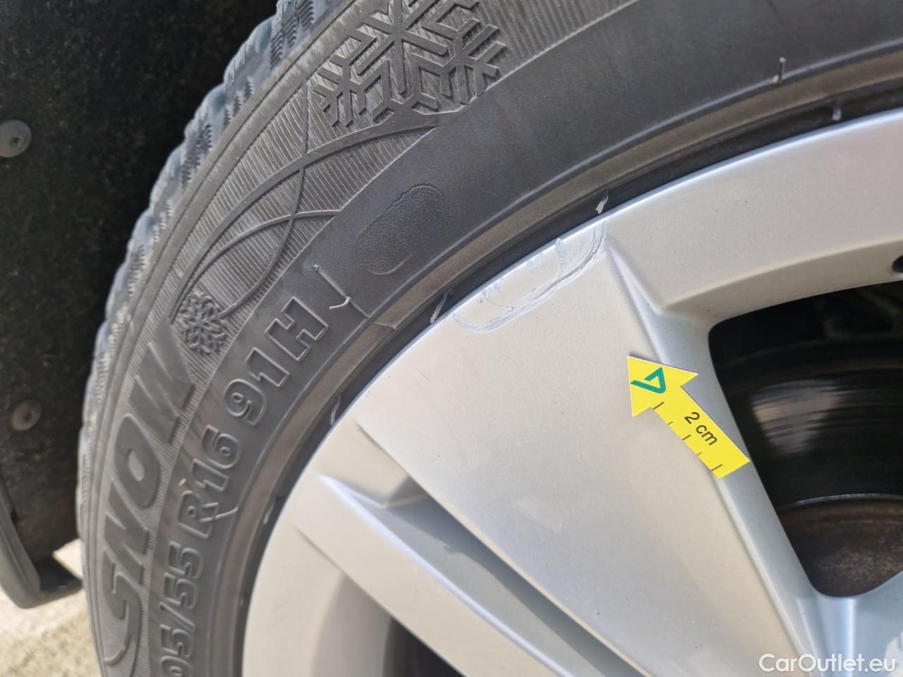  Volkswagen  Golf  Life 1.0 TSI #26