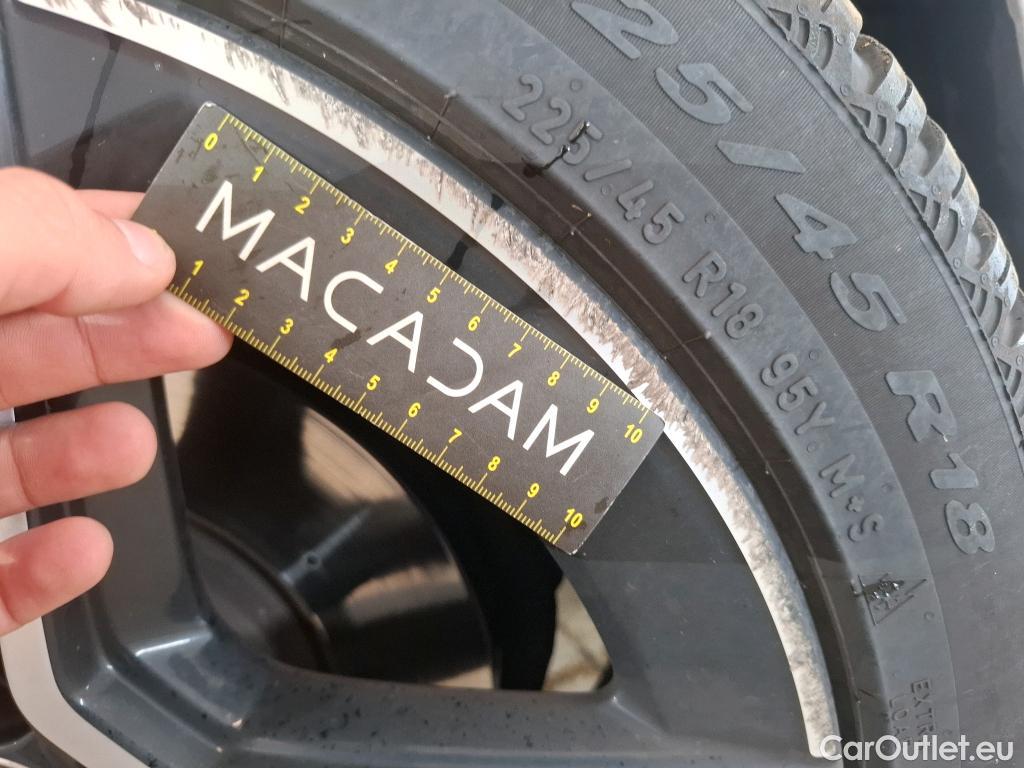  Mercedes  A-Klasse MERCEDES-BENZ Classe A Compact / 2022 / 5P / Berline A 200 AMG Line 7G-DCT #27