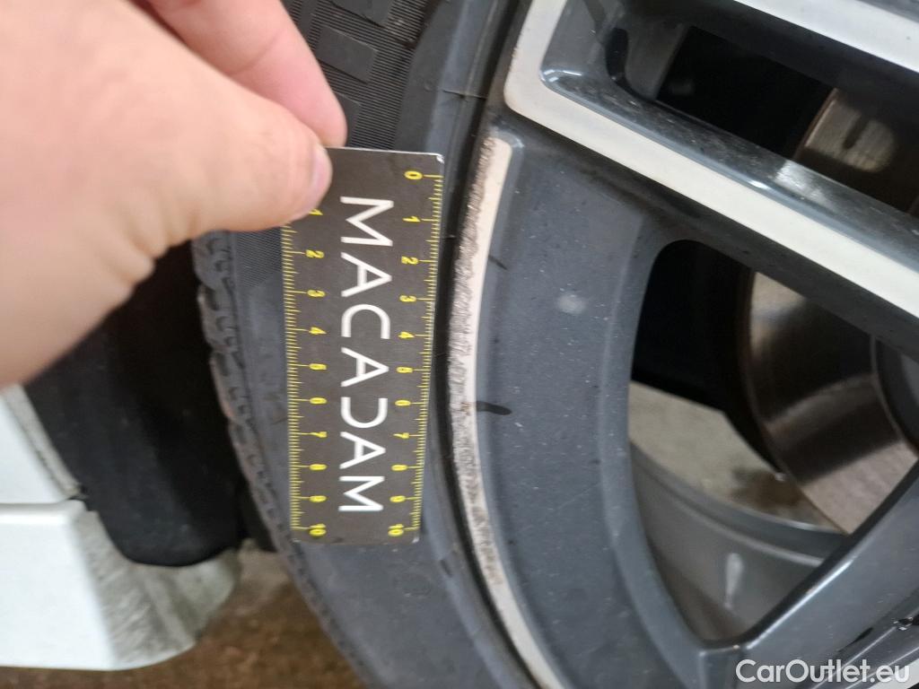  Mercedes  A-Klasse MERCEDES-BENZ Classe A Compact / 2022 / 5P / Berline A 200 AMG Line 7G-DCT #35