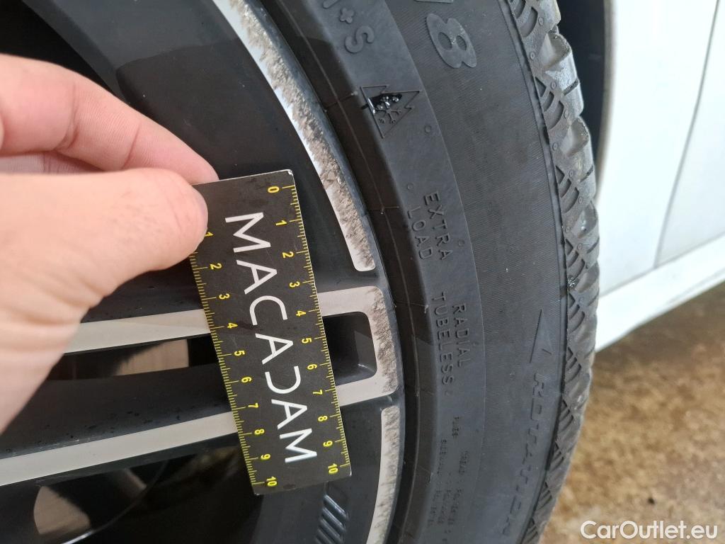  Mercedes  A-Klasse MERCEDES-BENZ Classe A Compact / 2022 / 5P / Berline A 200 AMG Line 7G-DCT #28