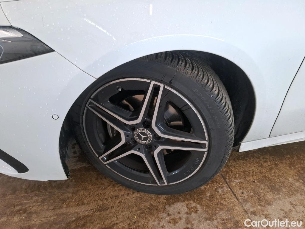  Mercedes  A-Klasse MERCEDES-BENZ Classe A Compact / 2022 / 5P / Berline A 200 AMG Line 7G-DCT #25