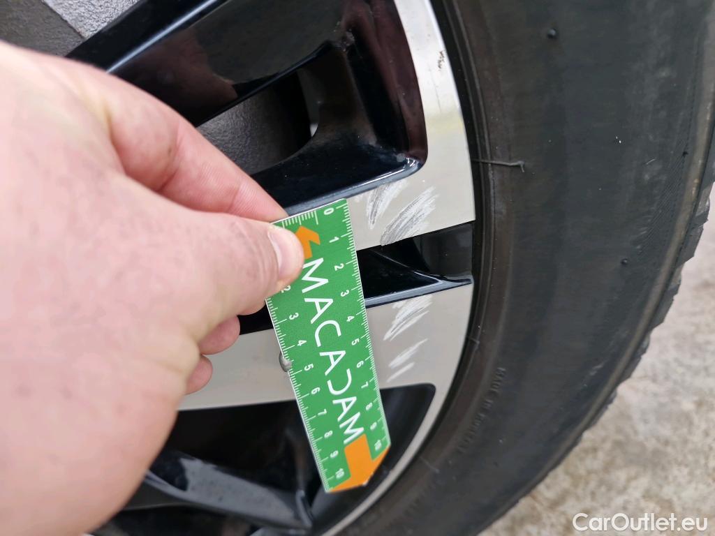  Peugeot  3008 PEUGEOT  / 2020 / 5P / SUV 1.6 HYBRID4 300 E-EAT8 GT #27