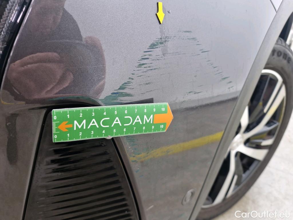  Peugeot  3008 PEUGEOT  / 2020 / 5P / SUV 1.6 HYBRID4 300 E-EAT8 GT #23