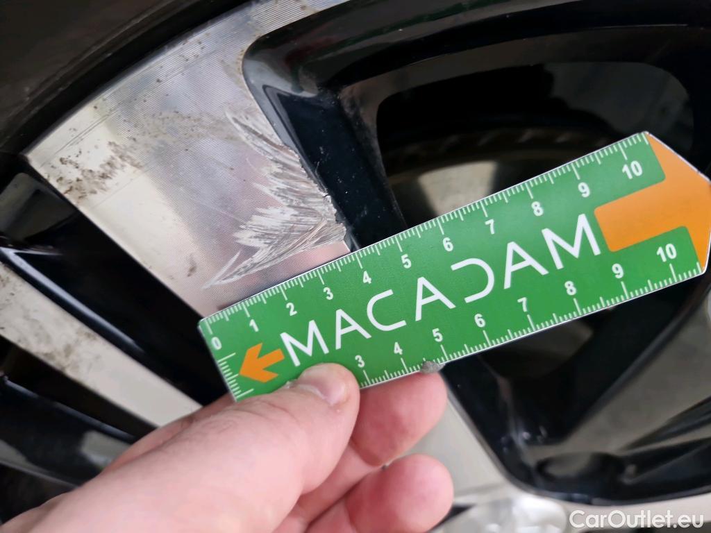  Peugeot  3008 PEUGEOT  / 2020 / 5P / SUV 1.6 HYBRID4 300 E-EAT8 GT #24