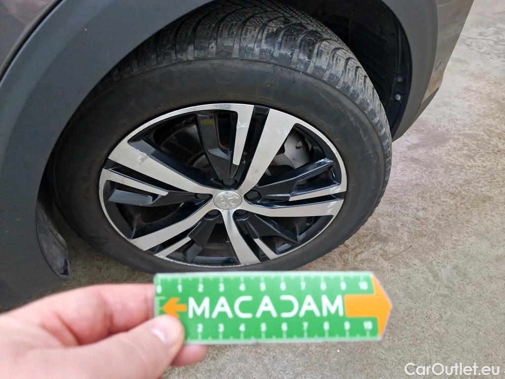  Peugeot  3008 PEUGEOT  / 2020 / 5P / SUV 1.6 HYBRID4 300 E-EAT8 GT #29