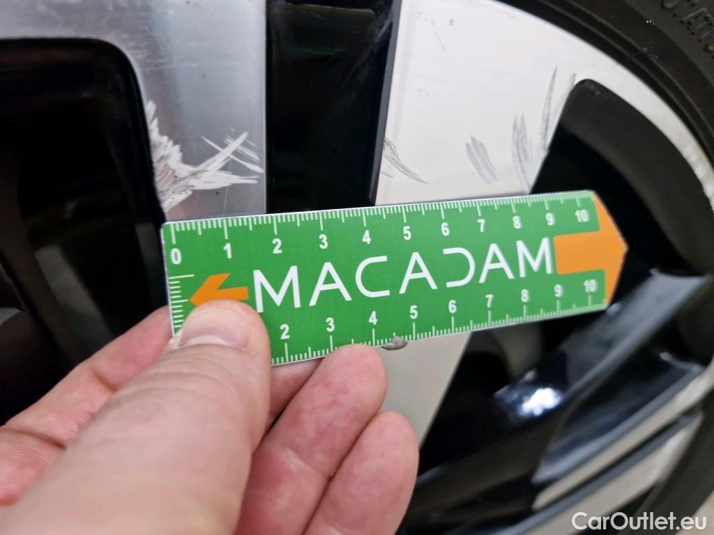  Peugeot  3008 PEUGEOT  / 2020 / 5P / SUV 1.6 HYBRID4 300 E-EAT8 GT #26