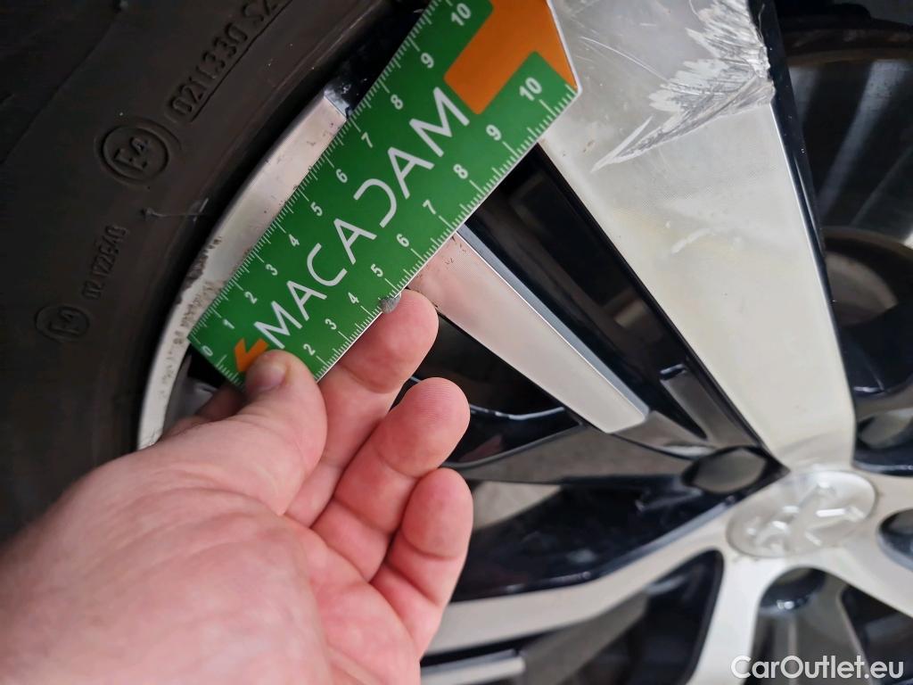  Peugeot  3008 PEUGEOT  / 2020 / 5P / SUV 1.6 HYBRID4 300 E-EAT8 GT #25