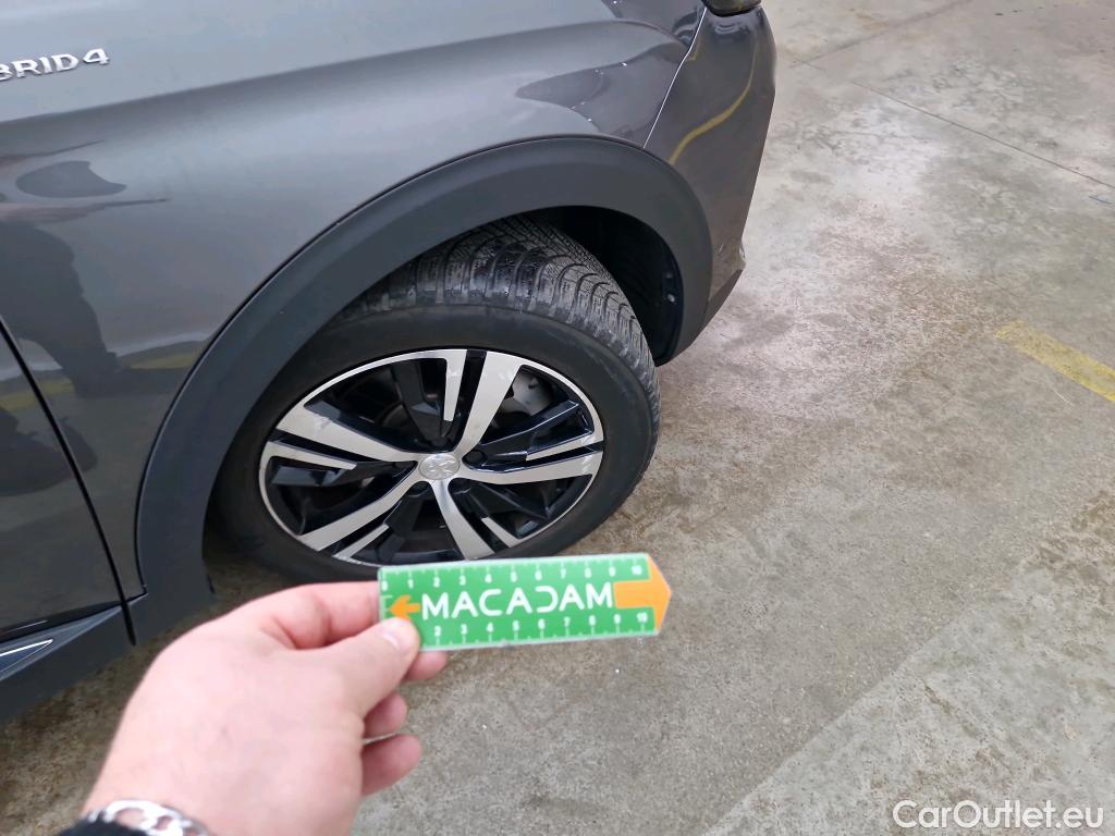  Peugeot  3008 PEUGEOT  / 2020 / 5P / SUV 1.6 HYBRID4 300 E-EAT8 GT #30