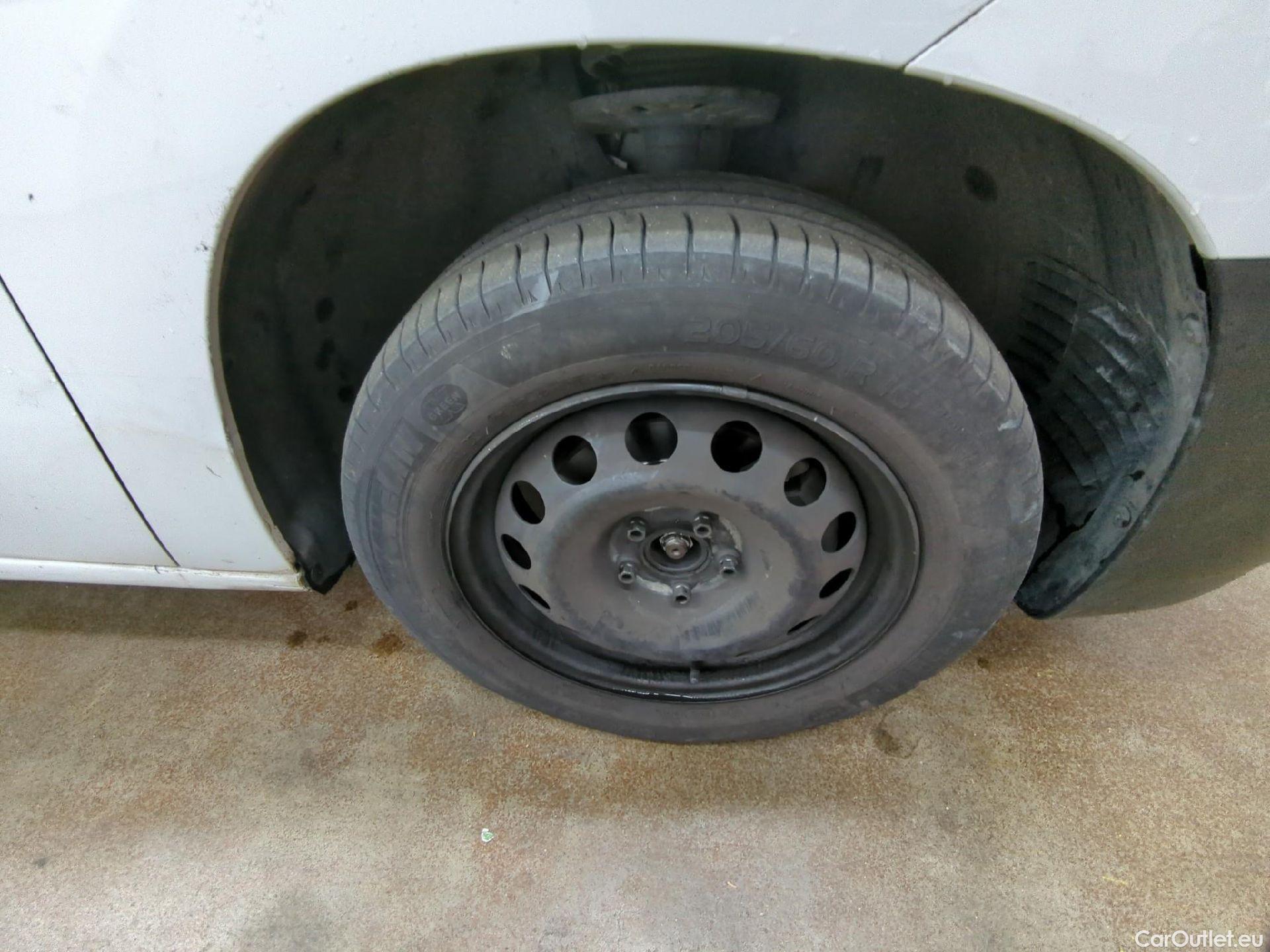  Toyota  Proace TOYOTA  City / 2019 / 4P / Fourgonnette 1.5 Medium 75 D-4D Business #15