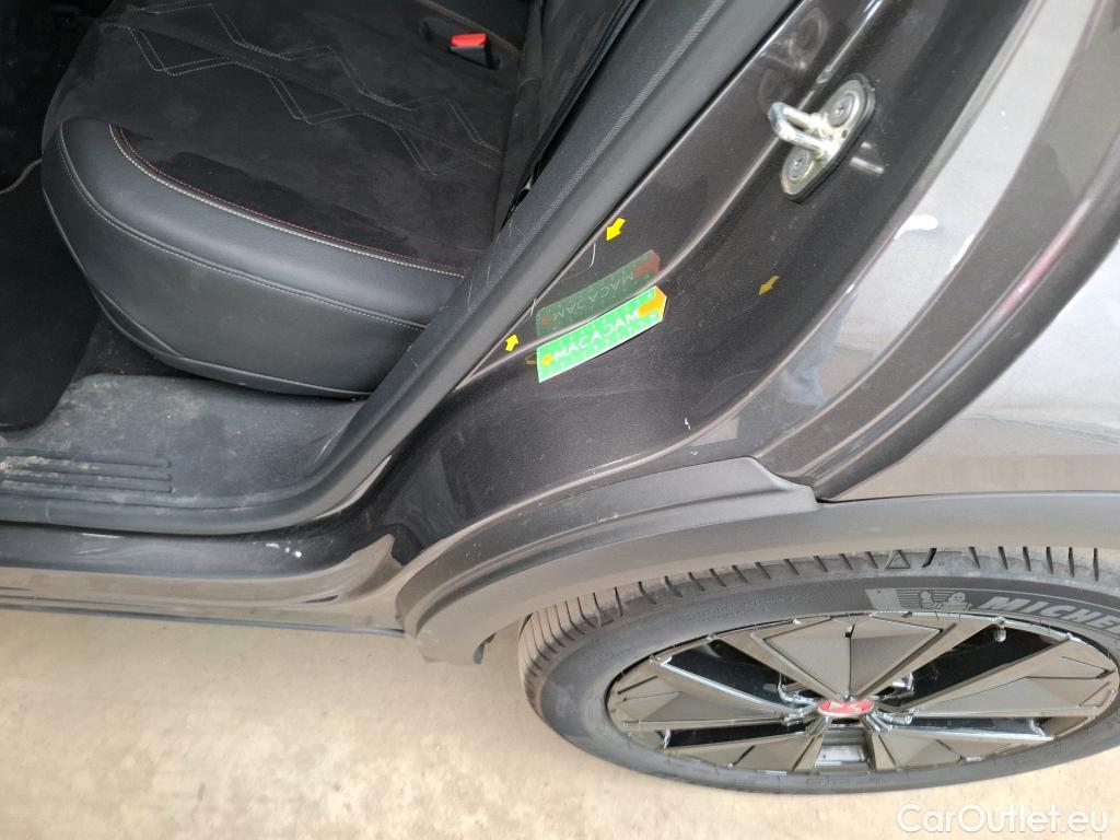  DS  DS7 DS DS 7 / 2022 / 5P / SUV E-TENSE 225 PERFORMANCE LINE + #14